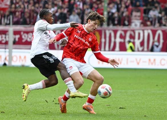 Soccer 2 Bundesliga Season 2025 26 1 FC Kaiserslautern 26 10 2025 Fritz Walter Stadion 1 FC Kaiserslautern fck 1 FC Nürnberg fcn Mohamed Ali ZOMA 1 FC Nürnberg , li Leon ROBINSON 1 FC Kaiserslautern 1 FC Kaiserslautern