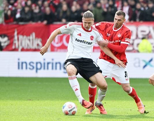 Soccer 2 Bundesliga Season 2025 26 1 FC Kaiserslautern 26 10 2025 Fritz Walter Stadion 1 FC Kaiserslautern fck 1 FC Nürnberg fcn Artem STEPANOV 1 FC Nürnberg , li Luca SIRCH 1 FC Kaiserslautern 1 FC Kaiserslautern