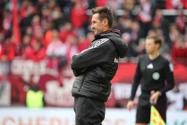 26 10 2025, xmohx, Fußball 2 Bundesliga, 1 FC Kaiserslautern 1 FC Nürnberg v l Trainer Miroslav Klose 1 FC Nuernberg DFL DFB REGULATIONS PROHIBIT ANY USE OF PHOTOGRAPHS as IMAGE SEQUENCES and or QUASI VIDEO Kaiserslautern