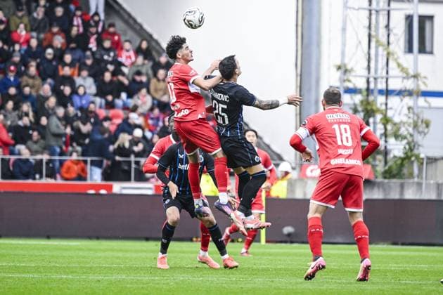 Antwerp s Youssef Hamdaoui and Club s Aleksandar Stankovic pictured in action during a soccer match between Royal Antwerp FC and Club Brugge, Sunday 26 October 2025 in Antwerp, on day 12 of the 2025-2026 Jupiler Pro League first division of the Belgian championship. TOM GOYVAERTS TomxGoyvaerts  x138007976x