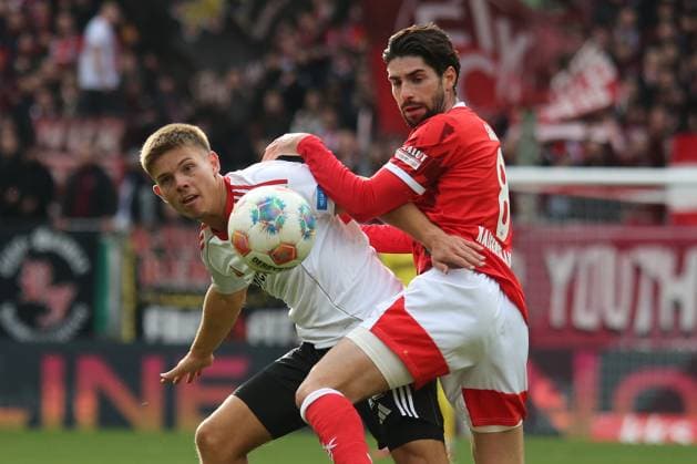 26 10 2025, xmohx, Fußball 2 Bundesliga, 1 FC Kaiserslautern 1 FC Nürnberg v l Finn Becker 1 FC Nuernberg Semih Sahin 1 FC Kaiserslautern Zweikampf, Aktion, action, battle for the ball DFL DFB REGULATIONS PROHIBIT ANY USE OF PHOTOGRAPHS as IMAGE SEQUENCES and or QUASI VIDEO Kaiserslautern