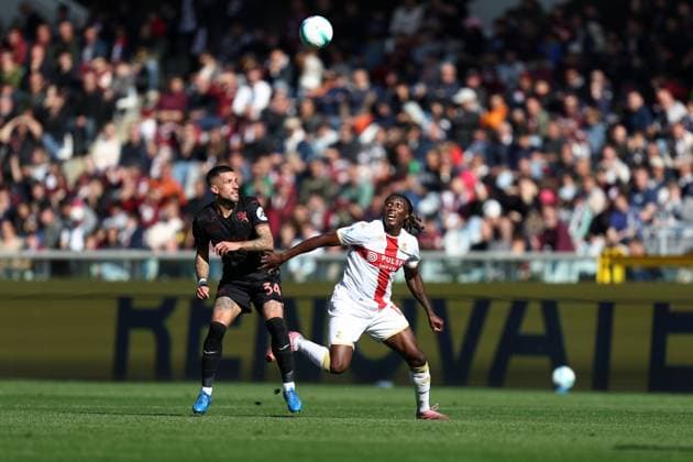 Brooke Norton-Cuffy (Genoa Cfc) und Cristiano Biraghi (Torino Fc) battle for the ball, Serie A, Torino FC v Genoa CFC, Olimpico, October 26, 2025, Turin, Italy.