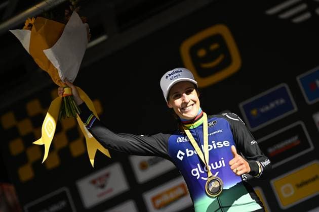 Dutch Lucinda Brand pictured on the podium after the women s elite race of the Superprestige race of Overijse, stage 2 (out of 8) in the Superprestige cyclocross competition, in Overijse, Sunday 26 October 2025. JASPERxJACOBS  x138008455x