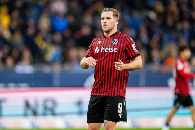 26 10 2025 Soccer, 2025 2026, 2 Bundesliga, 10 Matchday, Eintracht Braunschweig Hannover 96 Benjamin Källman Hannover DFL REGULATIONS PROHIBIT ANY USE OF PHOTOGRAPHS AS IMAGE SEQUENCES AND OR QUASI VIDEO