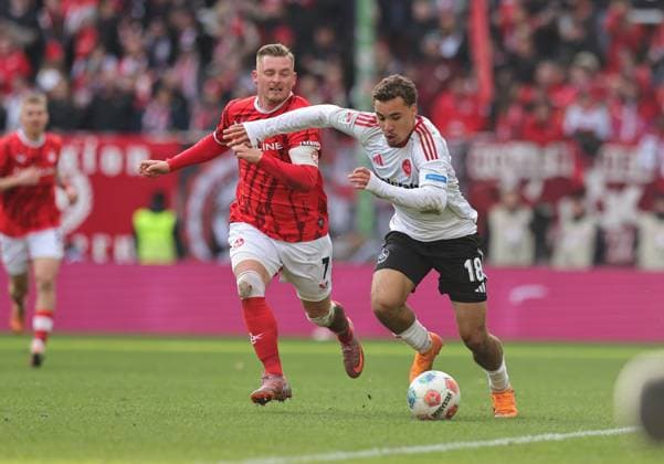 26 10 2025 Soccer Season 2025 2026 2 Soccer Bundesliga 10 Matchday 1 FC Kaiserslautern FCK Lautern Red Devils 1 FC Nuremberg FCN Club Sportfoto Zink DaMa xdaxmax DFL regulations prohibit any use of photographs as image sequences and or quasi video only for editorial use Marlon Ritter 7, 1 FC Kaiserslautern FCK Rafael Lubach 18, 1 FC Nuremberg FCN