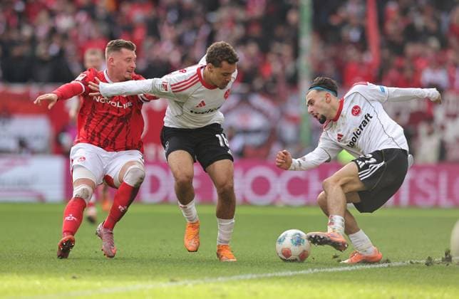 26 10 2025 Soccer Season 2025 2026 2 Soccer Bundesliga 10 Matchday 1 FC Kaiserslautern FCK Lautern Red Devils 1 FC Nürnberg FCN Club Sportfoto Zink DaMa xdaxmax DFL regulations prohibit any use of photographs as image sequences and or quasi video only for editorial use Marlon Ritter 7, 1 FC Kaiserslautern FCK Rafael Lubach 18, 1 FC Nürnberg FCN Berkay Yilmaz 21, 1 FC Nürnberg FCN