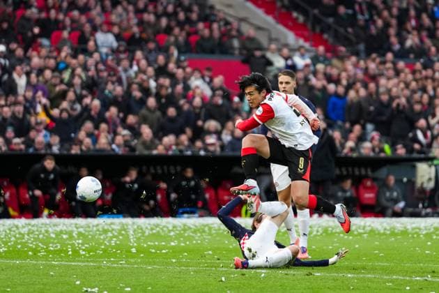 Eredivisie: Feyenoord Rotterdam v PSV Eindhoven Rotterdam - Ayase Ueda of Feyenoord during the tenth competition round of the 2025 2026 Eredivisie season. The match is set between Feyenoord Rotterdam and PSV Eindhoven at Stadion Feijenoord De Kuip on 26 October 2025 in Rotterdam, The Netherlands. Copyright: xYannickxVerhoevenx