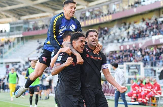 October 26, 2025, Turin: Torino s Guillermo Maripan jubilates after scoring the gol (2-1) during the talian Serie A soccer match Torino FC vs Genoa FC at the Olimpico Grande Torino Stadium in Turin, Italy, 26 October 2025 ANSA ALESSANDRO DI MARCO Serie A: Torino Vs Genoa  - ZUMAa110 20251026_zaf_a110_025 Copyright: xAlessandroxDixMarcox