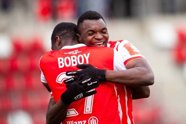 Erfurt , 261025 , Soccer Regionalliga Nordost FC Rot Weiss Erfurt vs ZFC Meuselwitz in the picture Obed Ugondu Erfurt celebrates the goal to 1 0