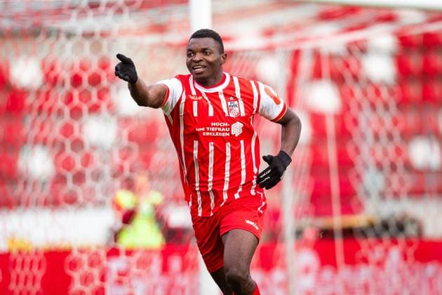 Erfurt , 261025 , Soccer Regionalliga Nordost FC Rot Weiss Erfurt vs ZFC Meuselwitz in the picture Obed Ugondu Erfurt celebrates the goal to 1 0