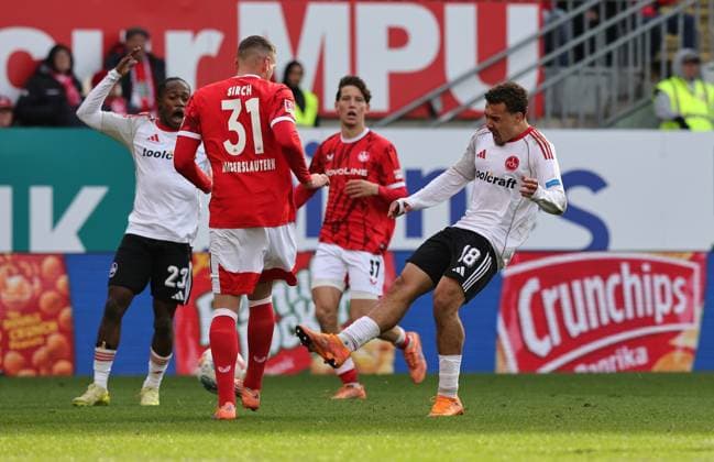 26 10 2025 Soccer Season 2025 2026 2 Soccer Bundesliga 10 Matchday 1 FC Kaiserslautern FCK Lautern Roten Teufel 1 FC Nürnberg FCN Club Sportfoto Zink DaMa xdaxmax DFL regulations prohibit any use of photographs as image sequences and or quasi video only for editorial use Rafael Lubach 18, 1 FC Nürnberg FCN angrily knocks ball away