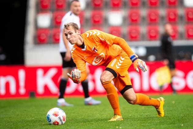 Erfurt , 261025 , Soccer Regionalliga Nordost FC Rot Weiss Erfurt vs ZFC Meuselwitz in the picture Lukas Sedlak Meuselwiz