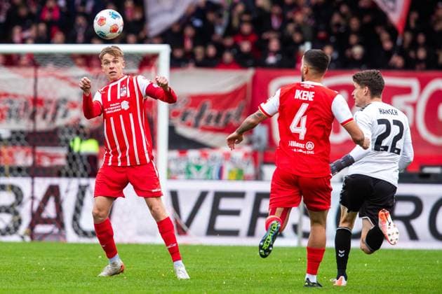 Erfurt , 261025 , Soccer Regionalliga Nordost FC Rot Weiss Erfurt vs ZFC Meuselwitz in the picture Til Linus Schwarz Erfurt