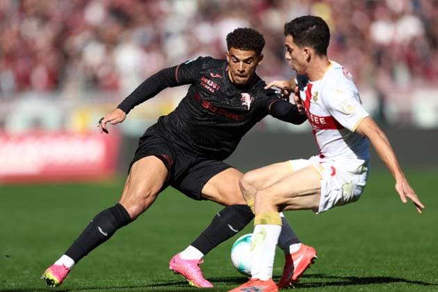 Torino Fc - Genoa CFC Giovanni Simeone of Torino Fc and Patrizio Masini of Genoa Cfc battle for the ball during the Serie A match beetween Torino Fc and Genoa CFC at Stadio Olimpico on October 26, 2025 in Turin, Italy . Torino Stadio Olimpico Italy Copyright: xMarcoxCanonierox