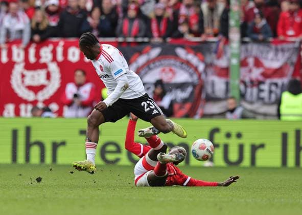 26 10 2025 Soccer Season 2025 2026 2 Soccer Bundesliga 10 Matchday 1 FC Kaiserslautern FCK Lautern Red Devils 1 FC Nuremberg FCN Club Sportfoto Zink DaMa xdaxmax DFL regulations prohibit any use of photographs as image sequences and or quasi video only for editorial use Mohamed Ali Zoma 23, 1 FC Nuremberg FCN Afeez Aremu 23, 1 FC Kaiserslautern FCK
