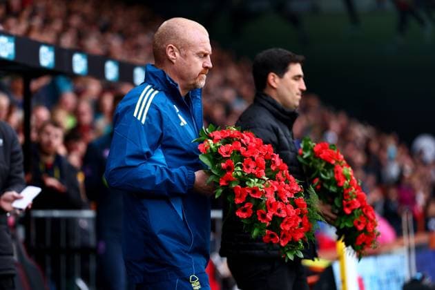 Nottingham Forest Manager Sean Dyche and AFC Bournemouth Manager Andoni Iraola lay wreaths of Remembrance pitch side. AFC Bournemouth v Nottingham Forest, Premier League, Football, Vitality Stadium, Bournemouth, UK - 26 Oct 2025Bournemouth Vitality Stadium United Kingdom EDITORIAL USE ONLY No use with unauthorised audio, video, data, fixture lists, club league logos or live services. Online in-match use limited to 120 images, no video emulation. No use in betting, games or single club league player publications. Copyright: xJamesxMarsh Shutterstockx 15593453w