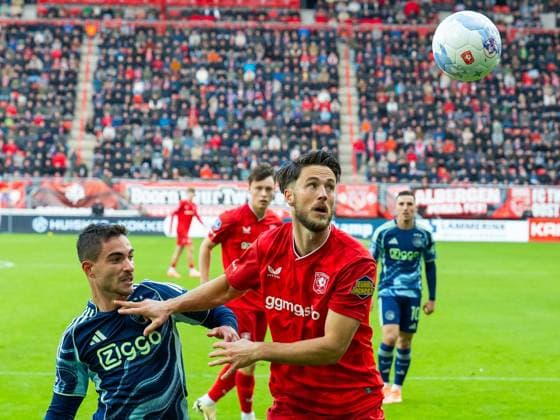 ENSCHEDE , 26 10-2025 , Stadium Grolsch Veste , season 2025 2026 , Dutch Eredivisie football , match between FC Twente and Ajax , picture shows Ajax player Lucas Rosa FC Twente player Ricky van Wolfswinkel Twente - Ajax  x31698515x Copyright: