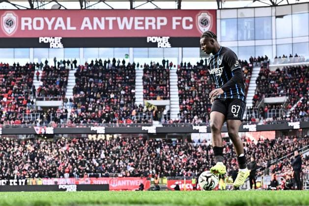 Club s Mamadou Diakhon pictured in action during a soccer match between Royal Antwerp FC and Club Brugge, Sunday 26 October 2025 in Antwerp, on day 12 of the 2025-2026 Jupiler Pro League first division of the Belgian championship. MAARTENxSTRAETEMANS  x138010269x