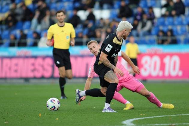 from left in duel Yannik Luca Lührs TSG Hoffenheim II, 49 , Marvin Stefaniak VfB Stuttgart II, 34 GER, TSG 1899 Hoffenheim II vs FC Erzgebirge Aue, Football, 3 Liga, Matchday 12, Season 2025 2026, 26 10 2025 DFL DFB REGULATIONS PROHIBIT ANY USE OF PHOTOGRAPHS as IMAGE SEQUENCES and or QUASI VIDEO GER,TSG 1899 Hoffenheim II vs FC Erzgebirge Aue, Football, 3 Liga, Matchday 12, Season 2025 2026, 26 10 2025 Hoffenheim Copyright: xEibner-Pressefoto JoergxHirschx EP_JHH
