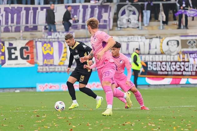 from left in duel Julian Guttau FC Erzgebirge Aue, 19 , Deniz Zeitler TSG Hoffenheim II, 38 , Florian Baehr TSG Hoffenheim II, 39 GER, TSG 1899 Hoffenheim II vs FC Erzgebirge Aue, Football, 3 Liga, Matchday 12, Season 2025 2026, 26 10 2025 DFL DFB REGULATIONS PROHIBIT ANY USE OF PHOTOGRAPHS as IMAGE SEQUENCES and or QUASI VIDEO GER,TSG 1899 Hoffenheim II vs FC Erzgebirge Aue, Football, 3 Liga, Matchday 12, Season 2025 2026, 26 10 2025 Hoffenheim Copyright: xEibner-Pressefoto JoergxHirschx EP_JHH
