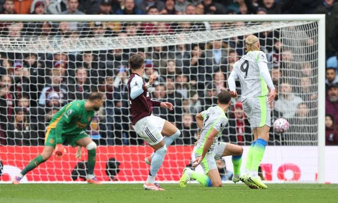 Matty Cash of Aston Villa scores a goal to make the score 1-0 Aston Villa v Manchester City, Premier League, Football, Villa Park, Birmingham, UK - 26 Oct 2025Birmingham Villa Park United Kingdom EDITORIAL USE ONLY No use with unauthorised audio, video, data, fixture lists, club league logos or live services. Online in-match use limited to 120 images, no video emulation. No use in betting, games or single club league player publications. Copyright: xKieranxMcManus Shutterstockx 15593465o
