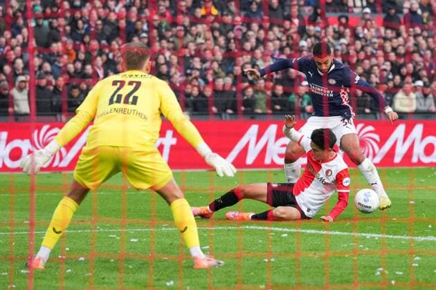 ROTTERDAM , 26-10-2025 , Stadium Feijenoord De Kuip , season 2025 2026 , Dutch Eredivisie football , match between Feyenoord and PSV , PSV player Ismael Saibari scoring the 0-1 Feyenoord - PSV  x31698758x Copyright: