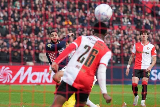 ROTTERDAM , 26-10-2025 , Stadium Feijenoord De Kuip , season 2025 2026 , Dutch Eredivisie football , match between Feyenoord and PSV , PSV player Ismael Saibari scoring the 0-1 Feyenoord - PSV  x31698770x Copyright: