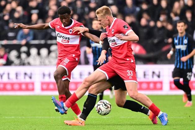 Royal Antwerp FC v Club Brugge - Jupiler Pro League DEURNE, BELGIUM - OCTOBER 26 : Van den Bosch Zeno defender of Royal Antwerp FC and Babadi Isaac midfielder of Royal Antwerp FC in action during the Jupiler Pro League match between Royal Antwerp FC and Club Brugge on October 26, 2025 in Deurne, Belgium, 26 10 2025 Deurne Belgium  Copyright: xPeterxDexVoechtx