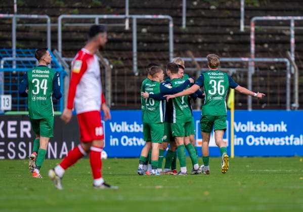 Goal celebration at FC Gütersloh FC Gütersloh Sportfreunde Siegen 26 10 2025 Soccer, Regionalliga West, Matchday 13, GER, Heidewaldstadion, Gütersloh Copyright: MarcoxBader