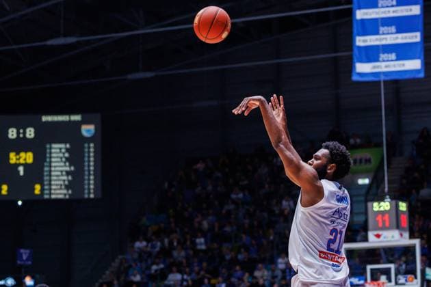 easycredit BBL, Frankfurt Skyliners Syntainics MBC, 26 10 2025 RJ Gunn SYNTAINICS MBC, 21 with a three-pointer Game of the easycredit BBL easycredit BBL, Frankfurt Skyliners Syntainics MBC on Matchday 5 of the 25 26 season at the Süwag Energie ARENA on 26 10 2025 Copyright: xBEAUTIFULxSPORTS Hahnex