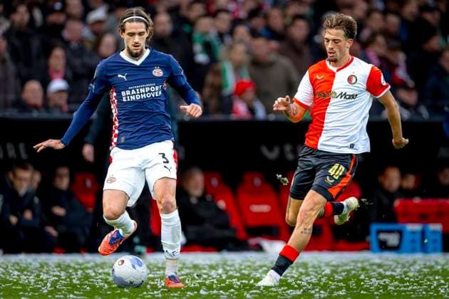 PSV Eindhoven defender Yarek Gasiorowski, SC Feyenoord Rotterdam midfielder Luciano Valente during the match SC Feyenoord Rotterdam vs PSV Eindhoven at the Stadium de Kuip for the Dutch Vriendenloterij Eredivisie season 2025-2026 in ROTTERDAM, Netherlands on 26 oktober 2025, (photo by Marcel van Dorst EYE4images DeFodi Images) PSV Eindhoven defender Yarek Gasiorowski, SC Feyenoord Rotterdam midfielder Luciano Valente during the match SC Feyenoord Rotterdam vs PSV Eindhoven at the Stadium de Kuip for the Dutch Vriendenloterij Eredivisie season 2025 2026 in ROTTERDAM, Netherlands on 26 oktober 2025, photo by Marcel van Dorst EYE4images DeFodi Images