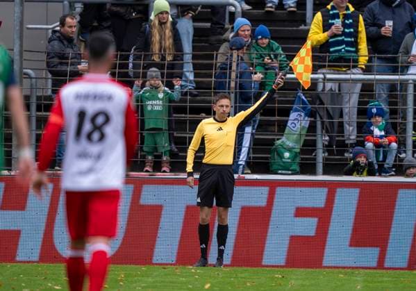 Thibaut Scheer Referee FC Gütersloh Sportfreunde Siegen 26 10 2025 Soccer, Regionalliga West, Matchday 13, GER, Heidewaldstadion, Gütersloh Copyright: MarcoxBader