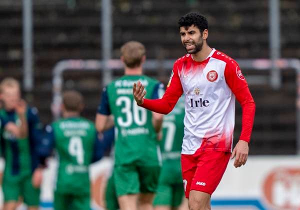 Hamza Saghiri Sportfreunde Siegen, 37 annoys FC Gütersloh Sportfreunde Siegen 26 10 2025 Soccer, Regionalliga West, Matchday 13, GER, Heidewaldstadion, Gütersloh Copyright: MarcoxBader