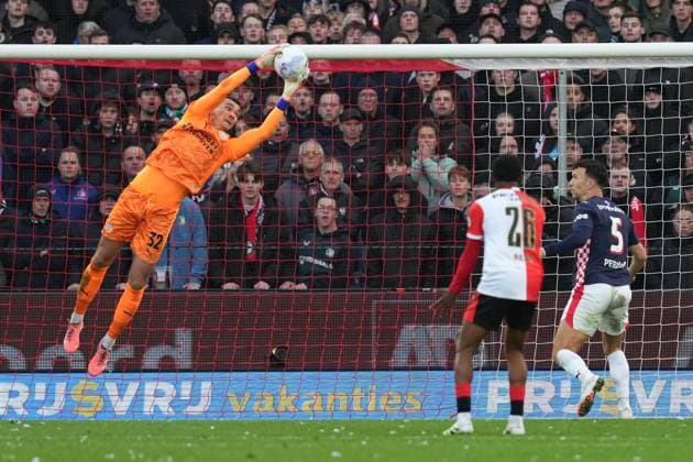 ROTTERDAM , 26-10-2025 , Stadium Feijenoord De Kuip , season 2025 2026 , Dutch Eredivisie football , match between Feyenoord and PSV , PSV goalkeeper Matej Kovar Feyenoord - PSV  x31698821x Copyright: