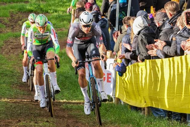 Telenet Superprestige Overijse OVERIJSE, BELGIUM - OCTOBER 26 : Vandeputte Niels (BEL) of Alpecin - Deceuninck, Verstrynge Emiel (BEL) of Crelan - Corendon in action during the Telenet Superprstige Overijse cyclorcross pictured on October 26, 2025 in Overijse, Belgium, 26 10 2025 Overijse Belgium  Copyright: xGbax