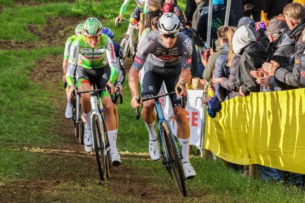 Telenet Superprestige Overijse OVERIJSE, BELGIUM - OCTOBER 26 : Vandeputte Niels (BEL) of Alpecin - Deceuninck, Verstrynge Emiel (BEL) of Crelan - Corendon in action during the Telenet Superprstige Overijse cyclorcross pictured on October 26, 2025 in Overijse, Belgium, 26 10 2025 Overijse Belgium  Copyright: xGbax