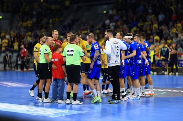 David Späth 29 Rhein Neckar Löwen and Miljan Vujovic 16 TVB 1898 Stuttgart greet each other before the game in the SAP Arena Greeting before the game Copyright: xSpeedshotx