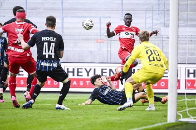Club s Kyriani Sabbe and Antwerp s Marwan Al-Sahafi pictured in action during a soccer match between Royal Antwerp FC and Club Brugge, Sunday 26 October 2025 in Antwerp, on day 12 of the 2025-2026 Jupiler Pro League first division of the Belgian championship. TOM GOYVAERTS TomxGoyvaerts  x138010837x