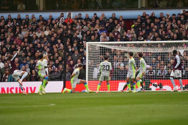 Aston Villa v Manchester City, Premier League Matty Cash of Aston Villa scoring his goal to make it 1-0 during the Aston Villa v Manchester City Premier League match at Villa Park, Birmingham, England on 26 October 2025 Credit: Dylan Hepworth Every Second Media Editorial use only. All images are copyright Every Second Media Limited. No images may be reproduced without prior permission. All rights reserved. Premier League and Football League images are subject to licensing agreements with Football DataCo Limited. see https: www.football-dataco.com Copyright: xIMAGO EveryxSecondxMediax ESM-1641-0022 DylanxHepworthx xEveryxSecondxMediax