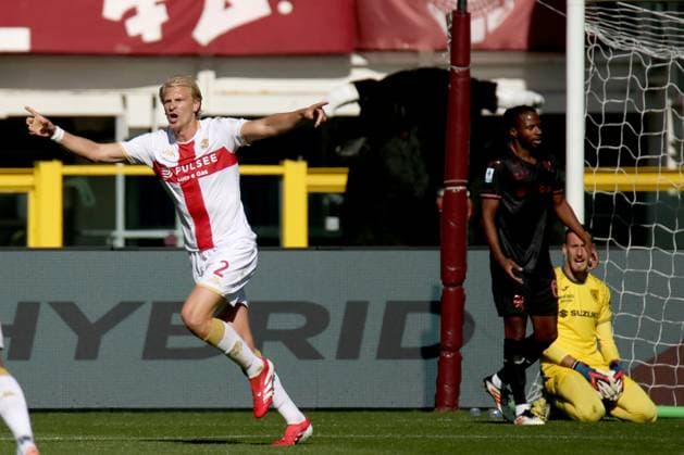 Morten Thorsby (Genoa CFC) celebrates for the goal during Torino FC vs Genoa CFC, Italian soccer Serie A match in Turin, Italy, October 26 2025  Copyright: xClaudioxBenedetto IPAxSportx xipa-agency.netx xx IPA_67102011 IPA_Agency_IPA67102011