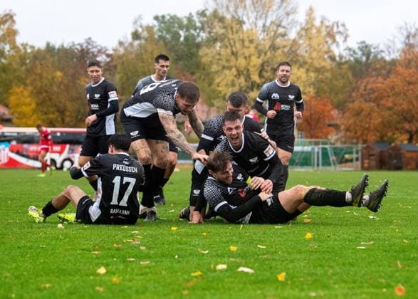 Soccer, Men, Season 2025 2026, Regionalliga Nordost 13 Matchday , BFC Preussen FSV Zwickau, f l Chadi Ramadan Preussen , Lenny Stein Preussen , Patrick Breitkreuz Preussen , Philip Fontein Eilenburg , Cheering after goal to 3 2, 26 10 2025, Copyright: xSebastianxRäppold MatthiasxKochx