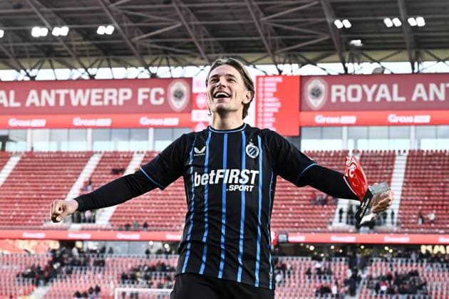 Club s Romeo Vermant celebrates after winning a soccer match between Royal Antwerp FC and Club Brugge, Sunday 26 October 2025 in Antwerp, on day 12 of the 2025-2026 Jupiler Pro League first division of the Belgian championship. MAARTENxSTRAETEMANS  x138012401x