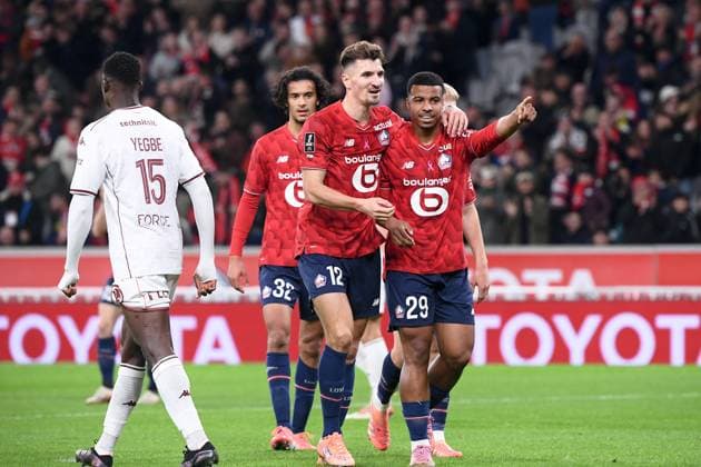 LOSC Lille v FC Metz - Ligue 1 McDonald s 2025 2026 12 Thomas MEUNIER (losc) - 29 Hamza IGAMANE (losc) during the Ligue 1 McDonald s match between Lille and Metz at Stade Pierre Mauroy on October 26, 2025 in Lille, France. Lille France  Copyright: xFEPx 776348170
