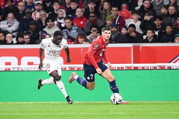 LOSC Lille v FC Metz - Ligue 1 McDonald s 2025 2026 39 Koffi-Franck KOUAO (fcm) - 07 Matias Fernandez PARDO (losc) during the Ligue 1 McDonald s match between Lille and Metz at Stade Pierre Mauroy on October 26, 2025 in Lille, France. Lille France  Copyright: xFEPx 776348170