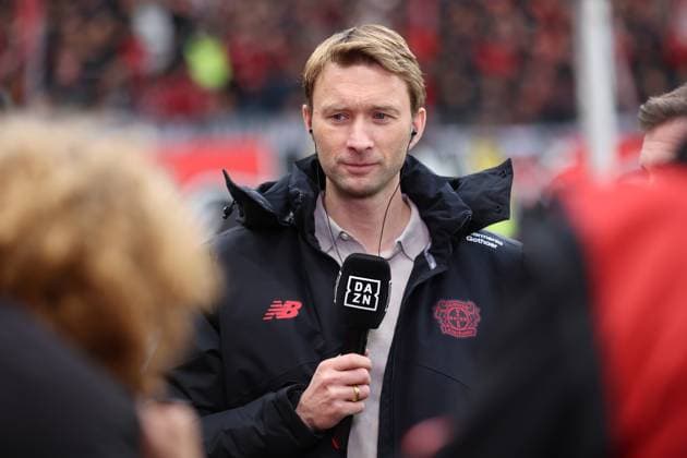 Simon Rolfes GER, Bayer Leverkusen v SC Freiburg, Football, 1 Liga, Matchday 8, Season 2025 2026, 26 10 2025 DFL REGULATIONS PROHIBIT ANY USE OF PHOTOGRAPHS AS IMAGE SEQUENCES AND OR QUASI VIDEO GER, Bayer Leverkusen v SC Freiburg, Football, 1 Liga, Matchday 8, Season 2025 2026, 26 10 2025 Leverkusen Copyright: xEibner-Pressefoto FrankxZeisingx EP_FZG