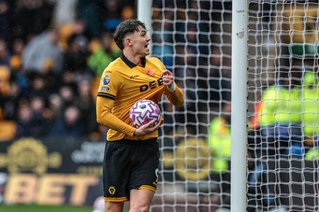 Premier League Wolverhampton Wanderers v Burnley Jorgen Strand Larsen of Wolverhampton Wanderers celebrates his goal to make it 1-2 during the Premier League match Wolverhampton Wanderers vs Burnley at Molineux, Wolverhampton, United Kingdom, 26th October 2025 (Photo by Mark Cosgrove News Images) Wolverhampton Molineux West Midlands United Kingdom Copyright: xMarkxCosgrove NewsxImagesx