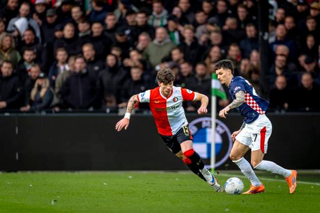 SC Feyenoord Rotterdam defender Jordan Bos, PSV Eindhoven forwarder Dennis Man during the match SC Feyenoord Rotterdam vs PSV Eindhoven at the Stadium de Kuip for the Dutch Vriendenloterij Eredivisie season 2025-2026 in ROTTERDAM, Netherlands on 26 oktober 2025, (photo by Marcel van Dorst EYE4images DeFodi Images) SC Feyenoord Rotterdam defender Jordan Bos, PSV Eindhoven forwarder Dennis Man during the match SC Feyenoord Rotterdam vs PSV Eindhoven at the Stadium de Kuip for the Dutch Vriendenloterij Eredivisie season 2025 2026 in ROTTERDAM, Netherlands on 26 oktober 2025, photo by Marcel van Dorst EYE4images DeFodi Images