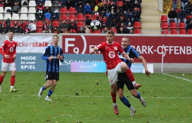 26 10 2025 xmgoodx Offenbach am Main, Sparda Bank Hessen Stadion Stadion Bieberer Berg Regionalliga Saison 2025 2026 Kickers Offenbach OFC SV Eintracht Trier 05 Jannis Held Trier vs Luca Stellwagen 22, OFC