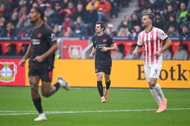 26 10 2025, Soccer, 1 Bundesliga, 8 Matchday Season 2025 2026, Bayer Leverkusen SC Freiburg, Jonas Hofmann Bayer Leverkusen xRHR PHOTO TKx Copyright: RHR-FOTOx RHR-FOTO TK
