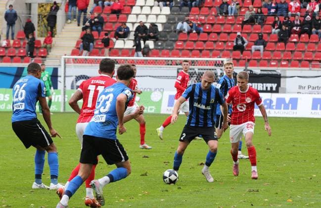26 10 2025 xmgoodx Offenbach am Main, Sparda Bank Hessen Stadion Stadion Bieberer Berg Regionalliga Saison 2025 2026 Kickers Offenbach OFC SV Eintracht Trier 05 Jannis Held Trier vs Keanu Staude 11, OFC and Luca Stellwagen 22, OFC